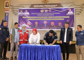 Ketua TP PKK Palembang Dewi Sastrani Hadiri Bulan Bhakti Karang Taruna: Pasar Murah Diserbu Warga