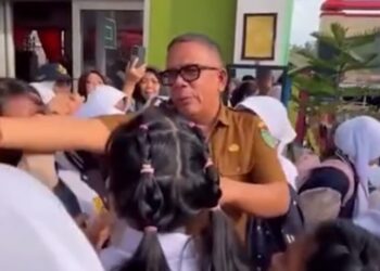 Viral Kepala SMPN 1 Prabumulih Dicopot, Diduga Gara-Gara Tegur Anak Pejabat Bawa Mobil